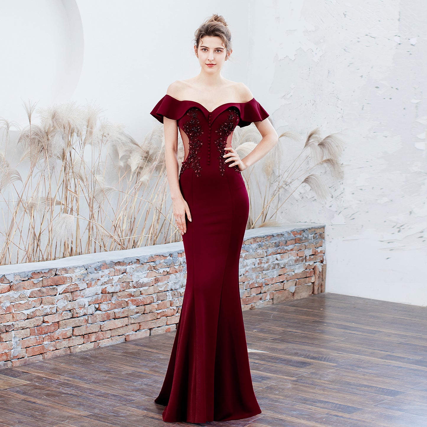 Robe de mariée longue rouge à col Bardot pour femme