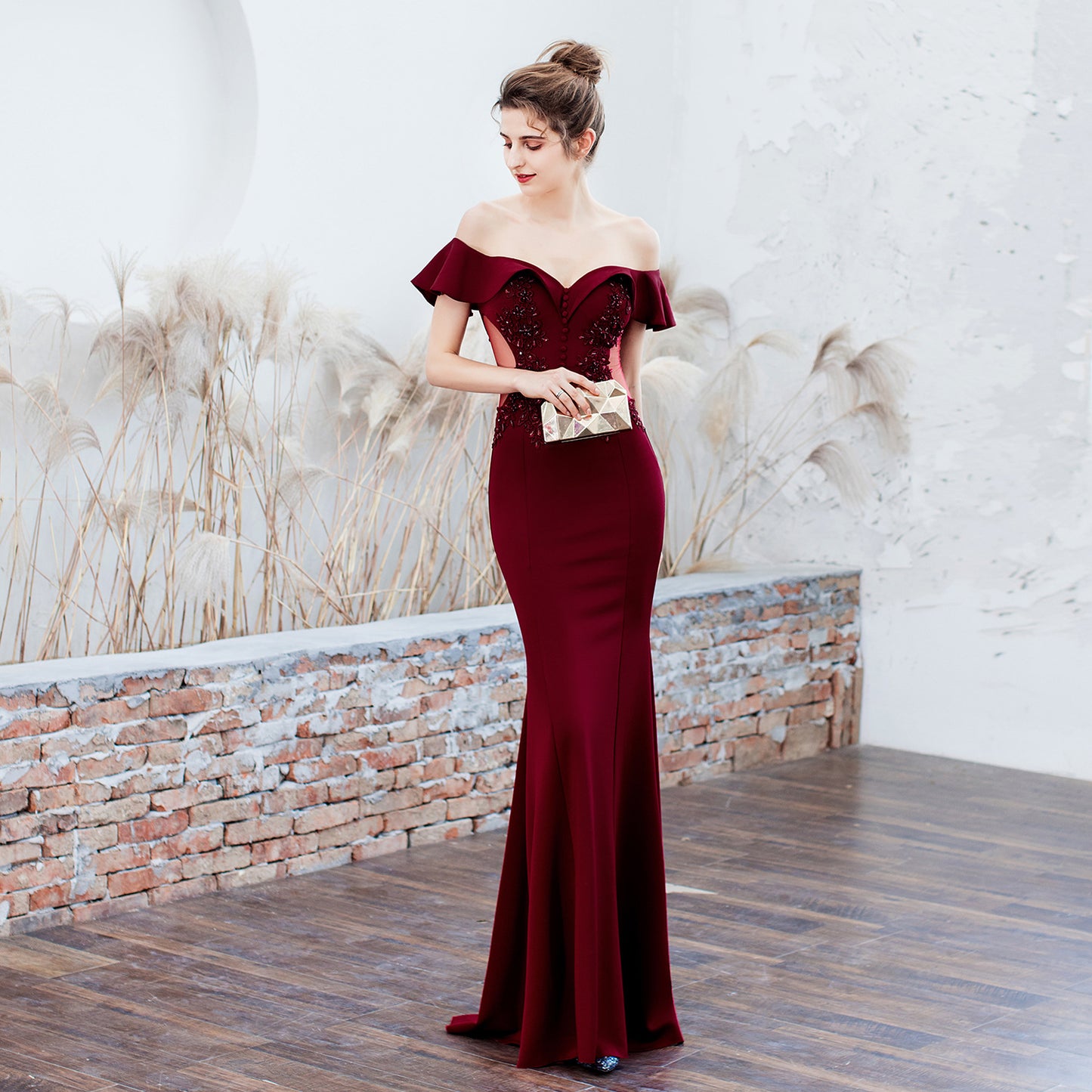 Robe de mariée longue rouge à col Bardot pour femme