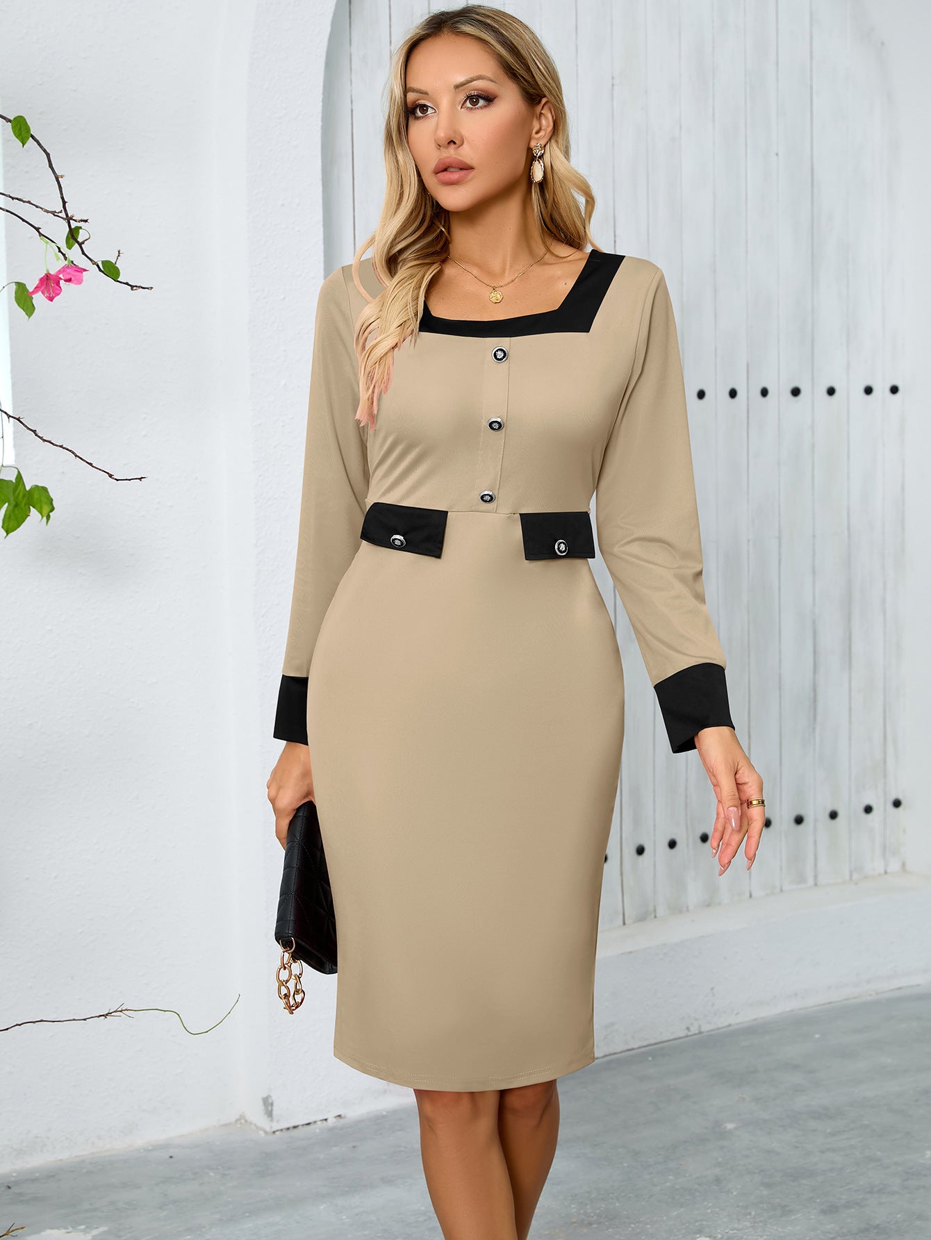 Robe à manches longues et col carré pour femme