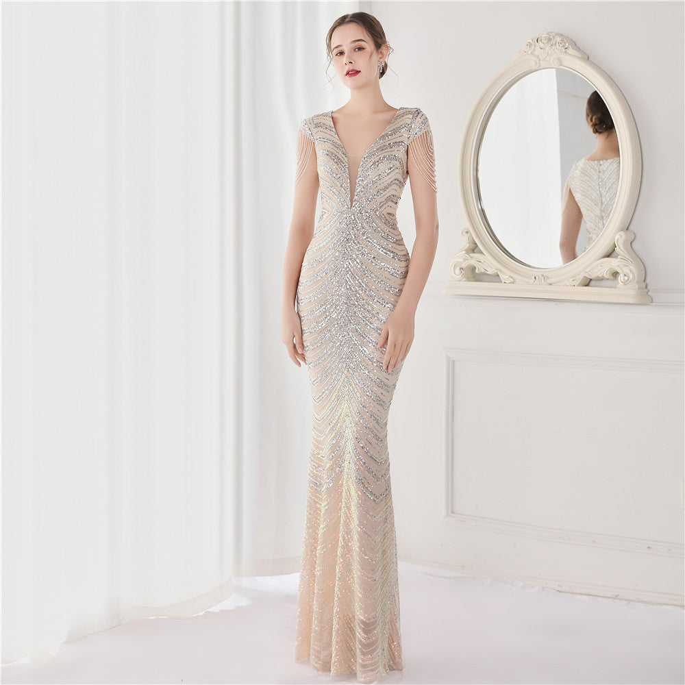 Robe de soirée à paillettes et perles en forme de fleur