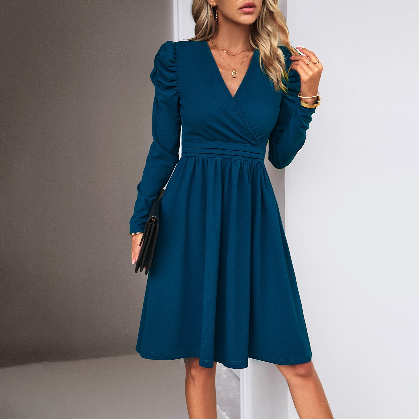 Robe élégante et charmante de couleur pure pour femmes