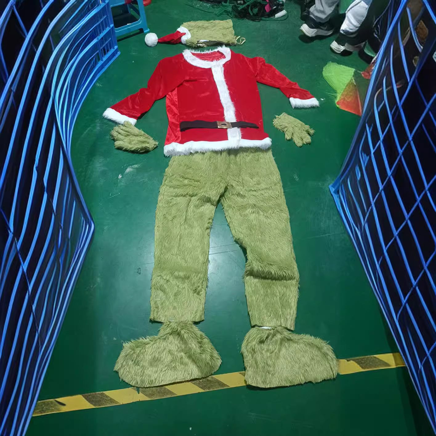 Monstre à fourrure verte d'Halloween Grinch Père Noël avec costumes