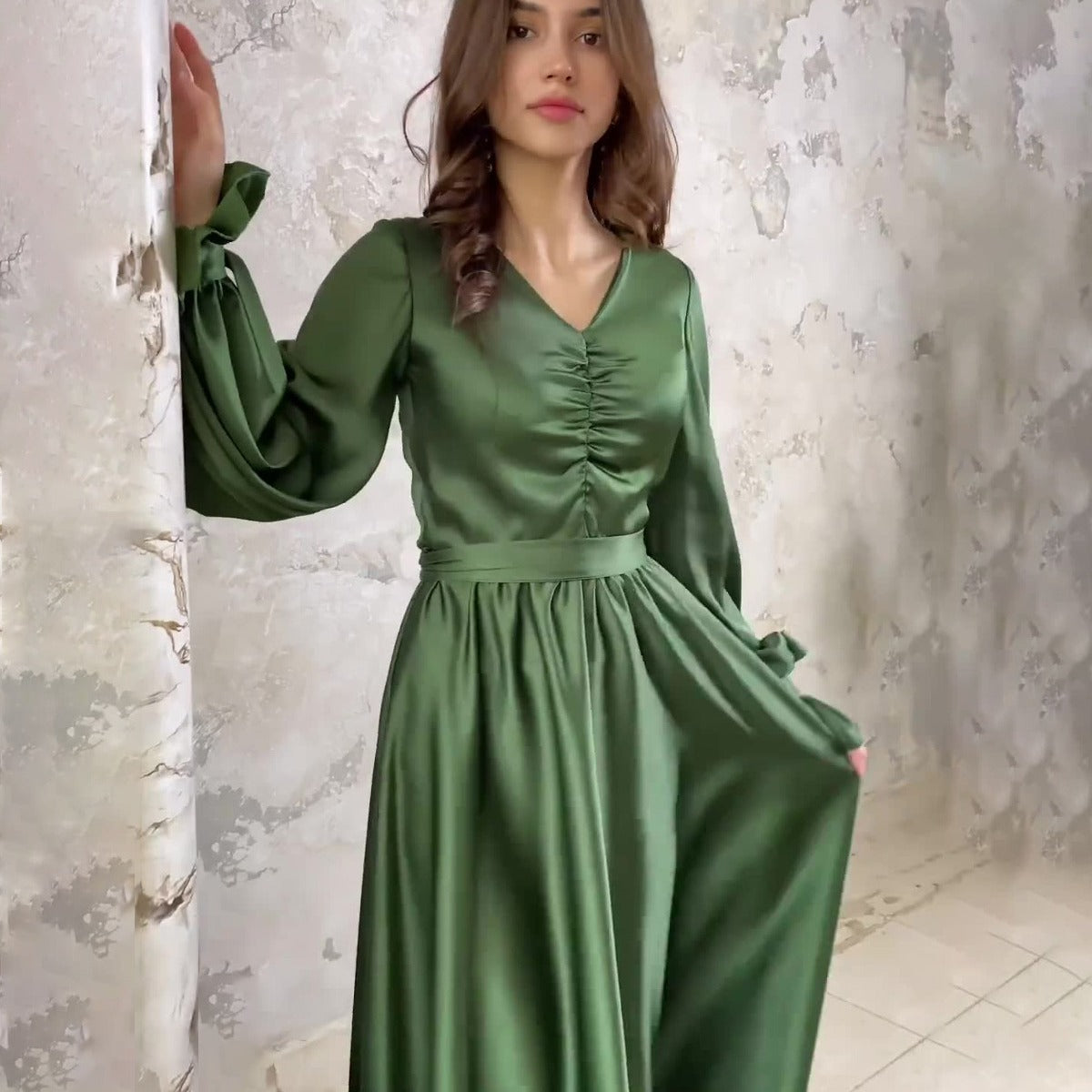 Robes de printemps en satin à taille plissée pour femmes